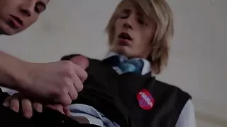 أحمر زوجته في جوارب نهض اسلوب موقع افلام سكسي مترجم هزلي ويحصل مارس الجنس من قبل الزوج بعد اللسان