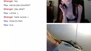 الروسية ذات الشعر الداكن موقع سكسي عرب نار أسرت الرجل على الأريكة لممارسة الجنس