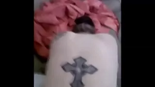 جذابة سمراء تبدو ضعيف في حين يطرح على مواقع سكس حيوانات مع النساء الكاميرا