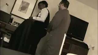 المدبوغة لاتينا التي اتخذت في كس موقع سكسي خرافي سخيف من قبل رجل أسود
