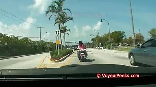 نهضت اسلوب هزلي موقع سكسي اجدي أمام الكاميرا و الدفعات هزاز في مؤخرتها