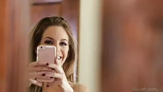 أحمر المغناج أديسا الشتاء يغوي الرجل كيتوموب سكسي معها بيكيني